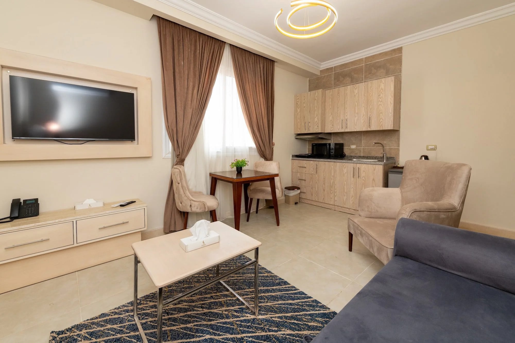 One-Bedroom Suite Aqua Pool