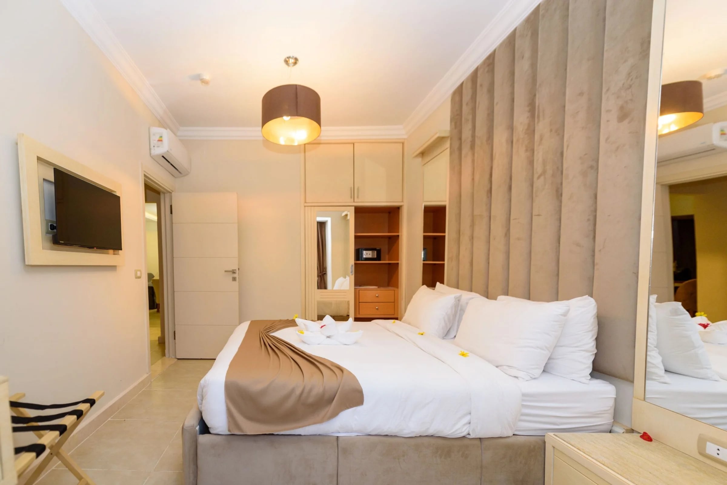 Two-Bedroom Suite Aqua Pool, photo 2